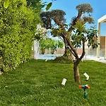 Villa Seaclusion - Heated Pool & Jacuzzi