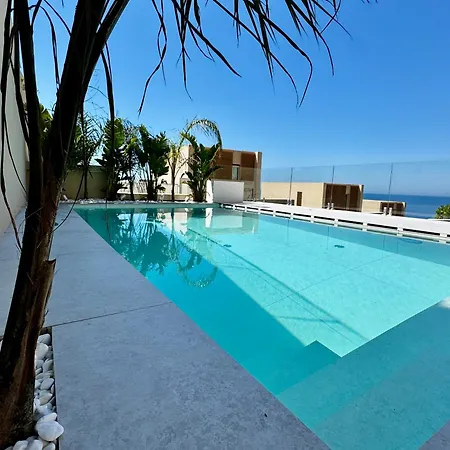 Villa Seaclusion - Heated Pool & Jacuzzi