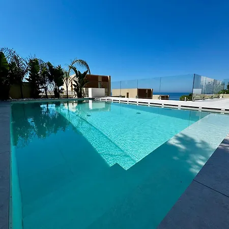 Villa Seaclusion - Heated Pool & Jacuzzi