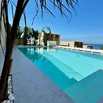 Villa Seaclusion - Heated Pool & Jacuzzi